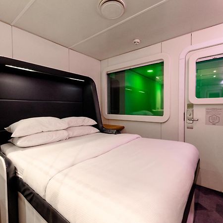 Yotelair London Gatwick Airport Horley Exterior photo