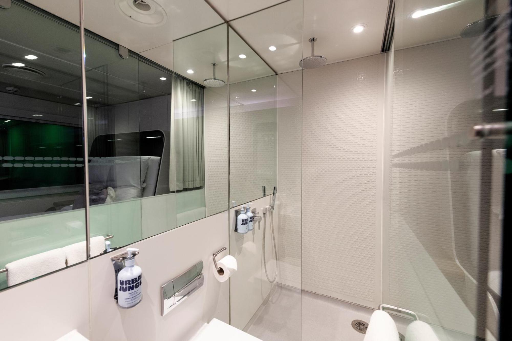 Yotelair London Gatwick Airport Horley Exterior photo