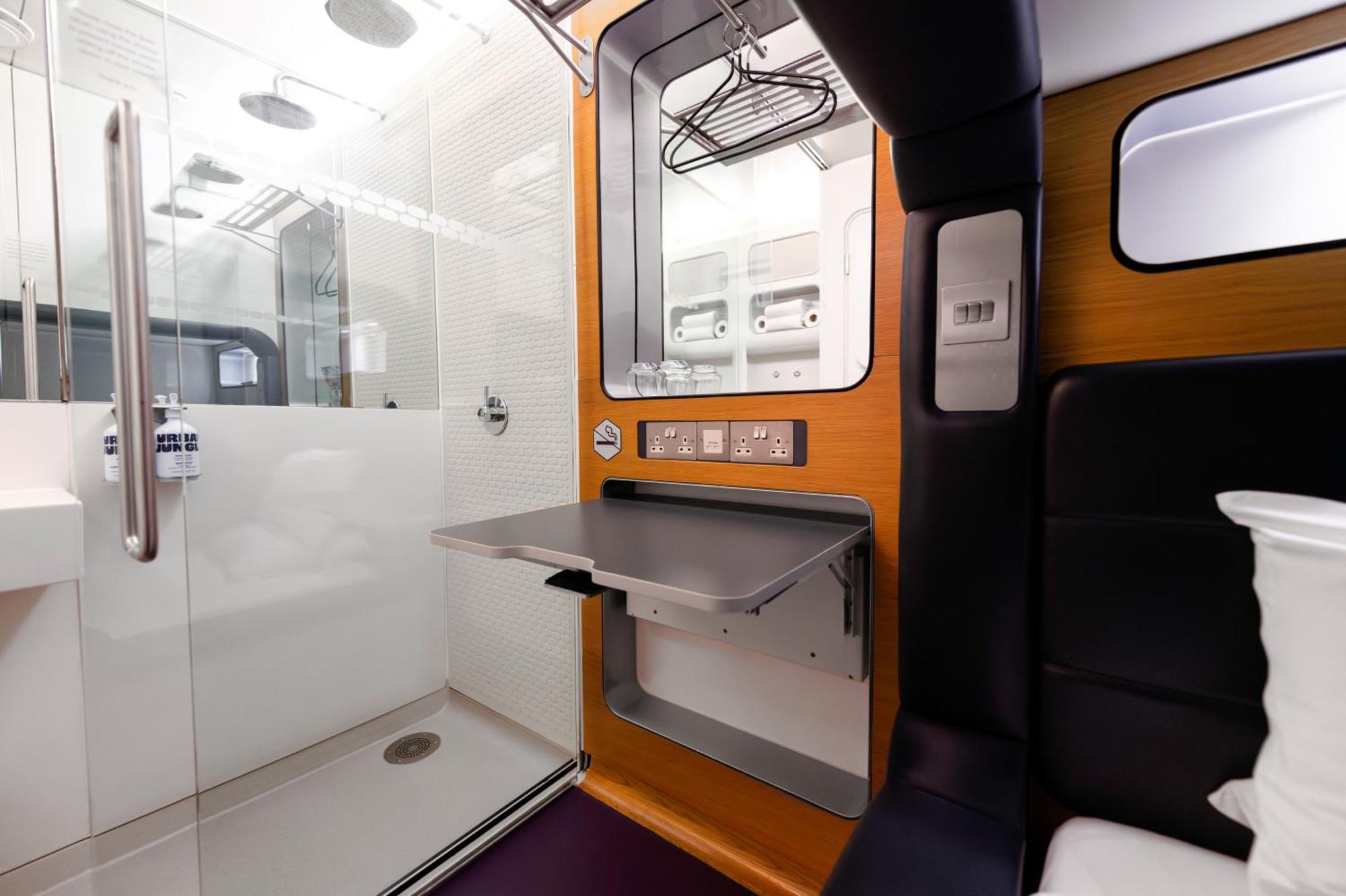 Yotelair London Gatwick Airport Horley Exterior photo
