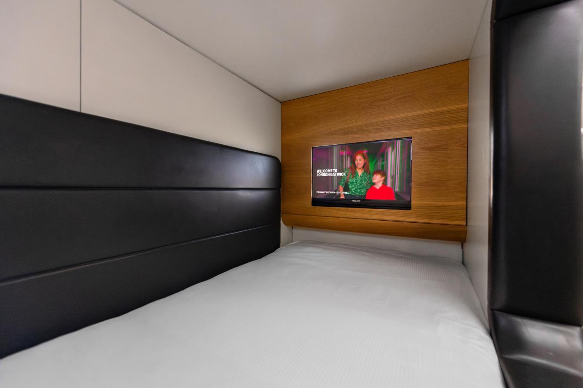 Yotelair London Gatwick Airport Horley Exterior photo