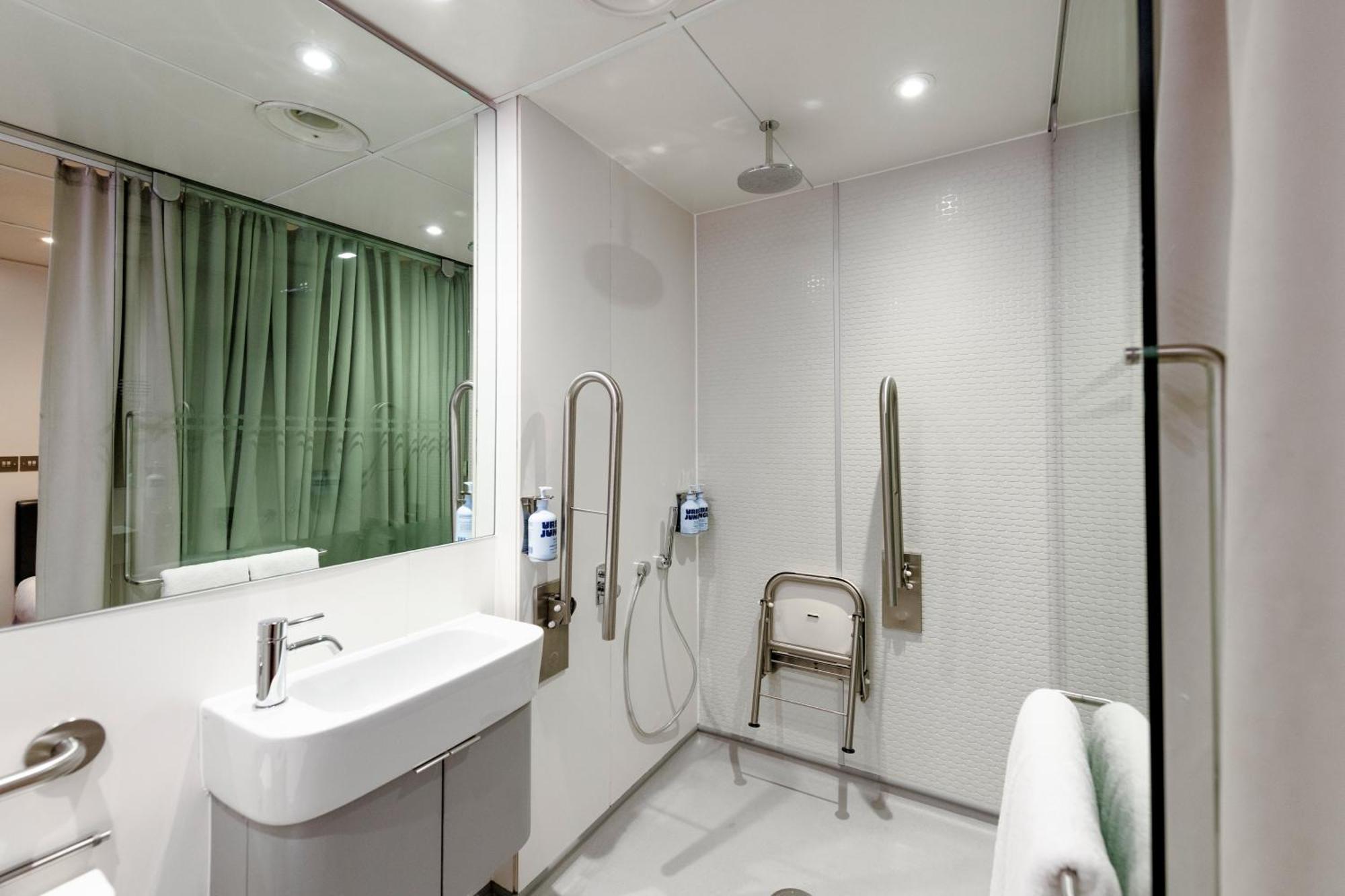 Yotelair London Gatwick Airport Horley Exterior photo